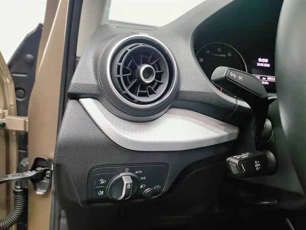 Фото 16 - Audi Q2L