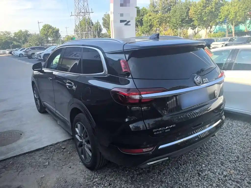 Photo 5 - Buick Enclave