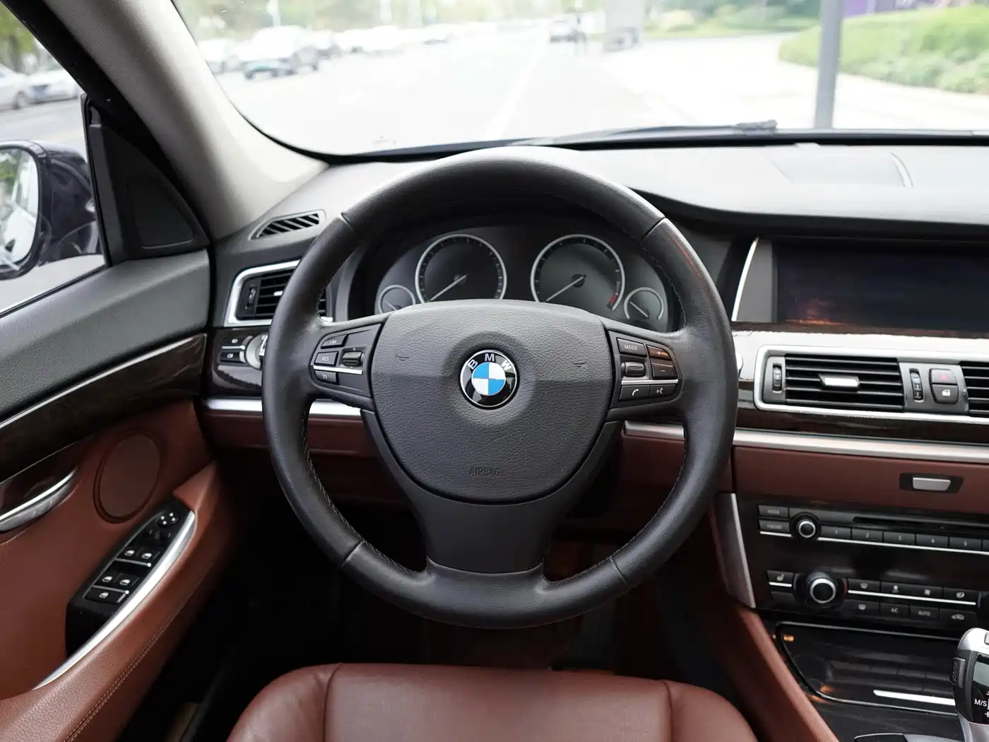 BMW 5 Series GT 2013 535i Elegance фото 8