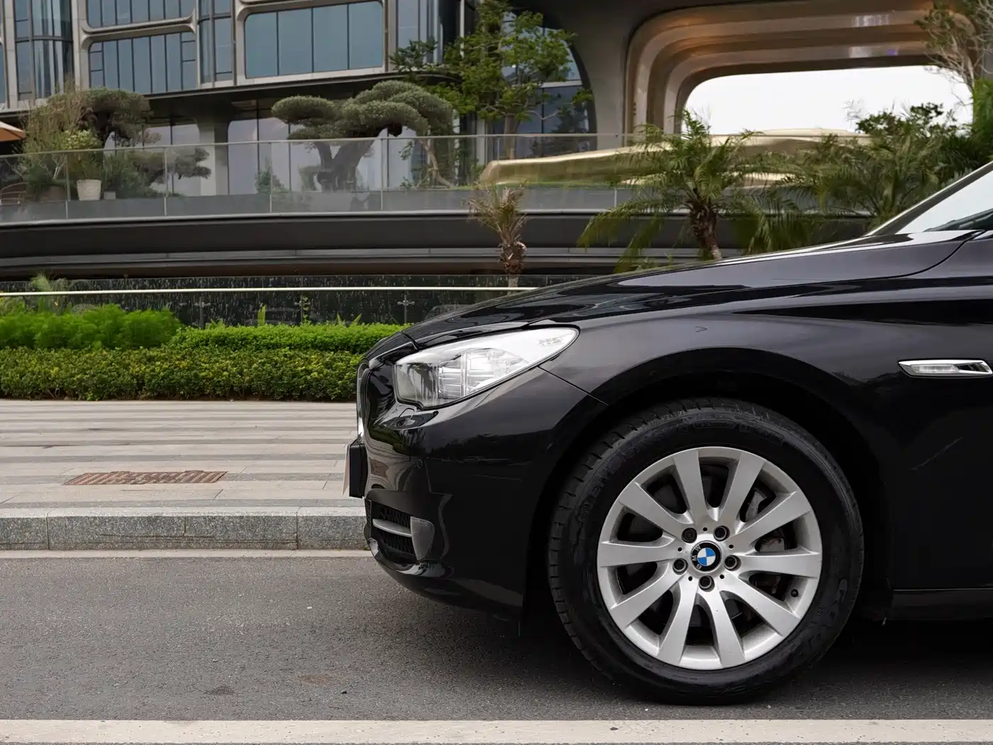 BMW 5 Series GT 2013 535i Elegance фото 16