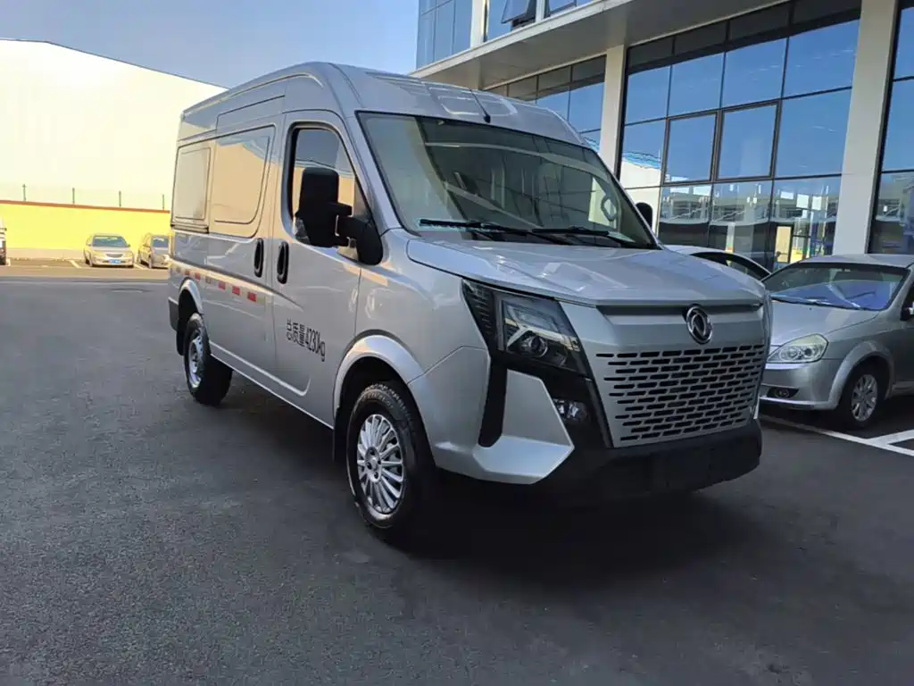 Dongfeng Yufeng Yufeng 2023 2023 V9+ 2.3T Manual FWD Van Short Wheelbase Medium Roof 3 Seater