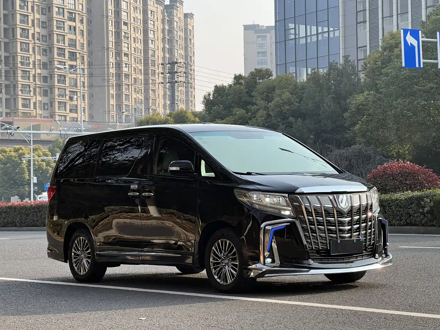 Toyota Alphard 2011 3.5L Luxury Edition фото 2
