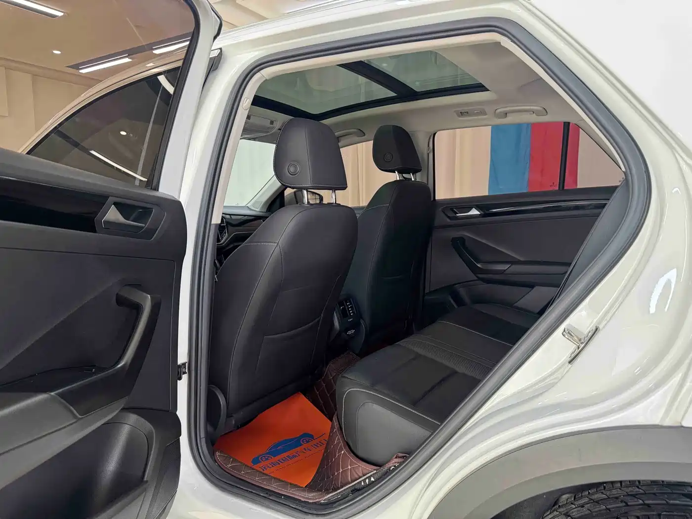 Volkswagen T-ROC 2022 280TSI DSG 2WD Comfort PLUS фото 8