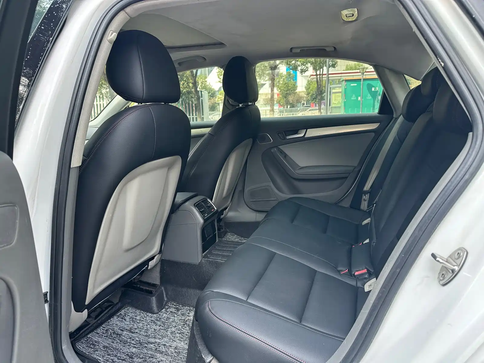 Photo 7 - Audi A4L