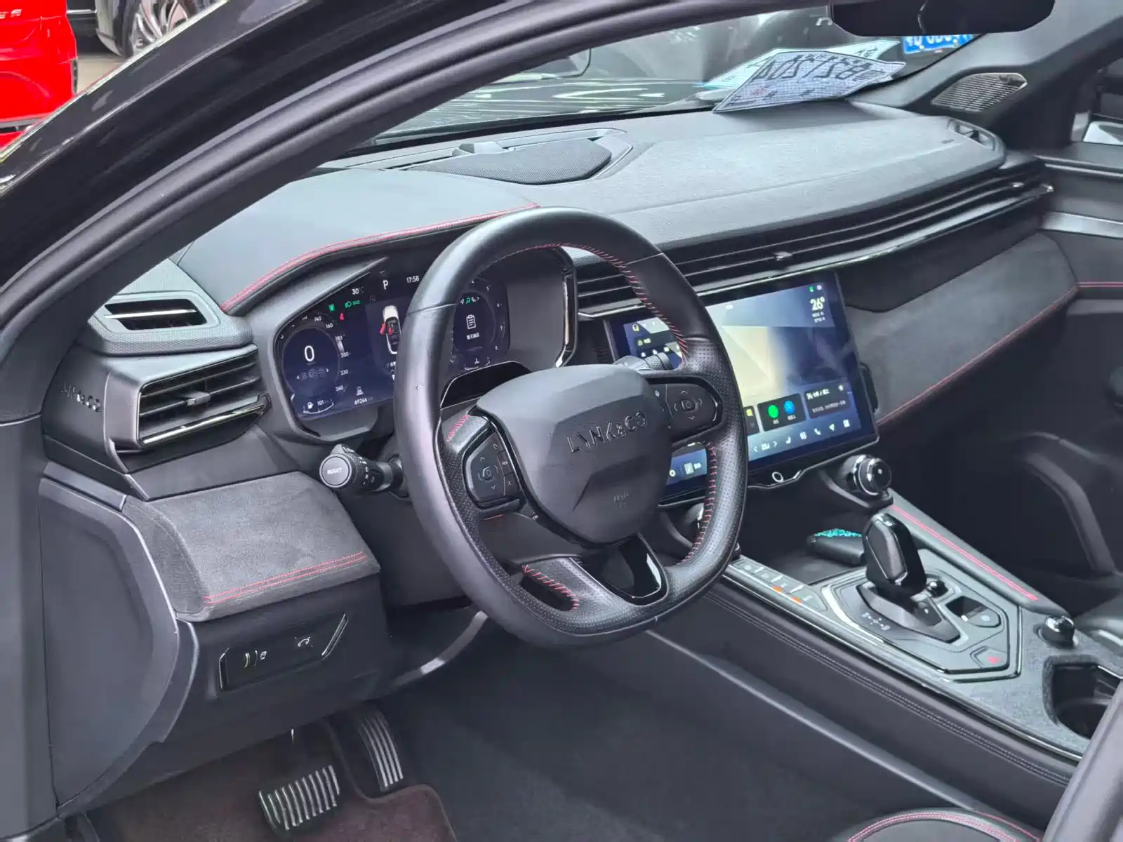 صورة 10 - Lynk & Co 05