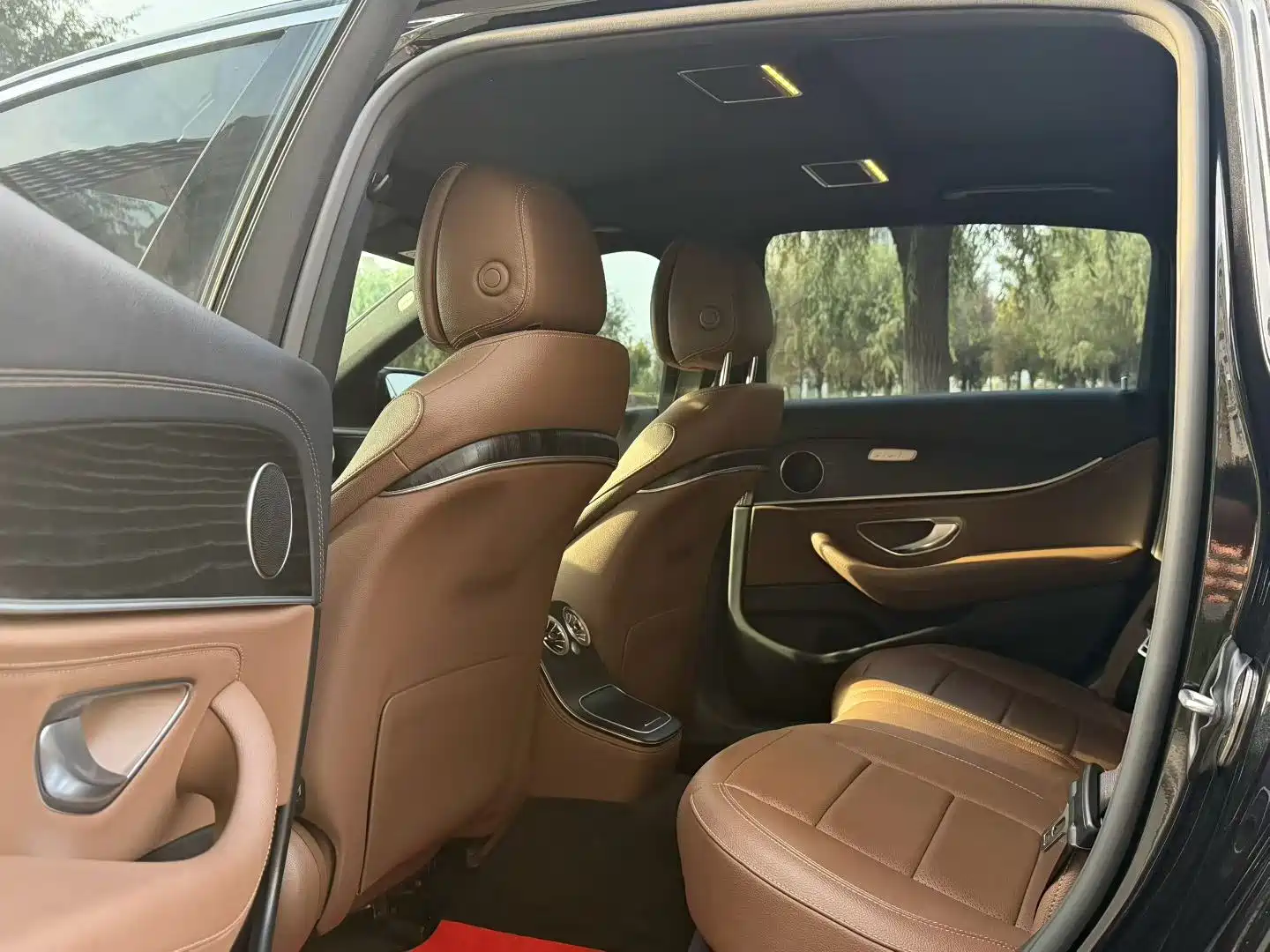 Photo 5 - Mercedes-Benz E-Class