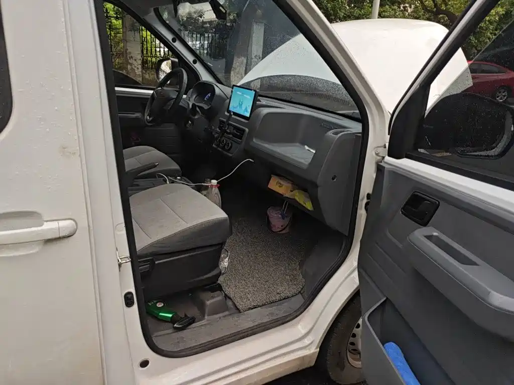 Wuling Motors Wuling Yangguang 2026 2024 300KM Comfort Bus Version 75kW