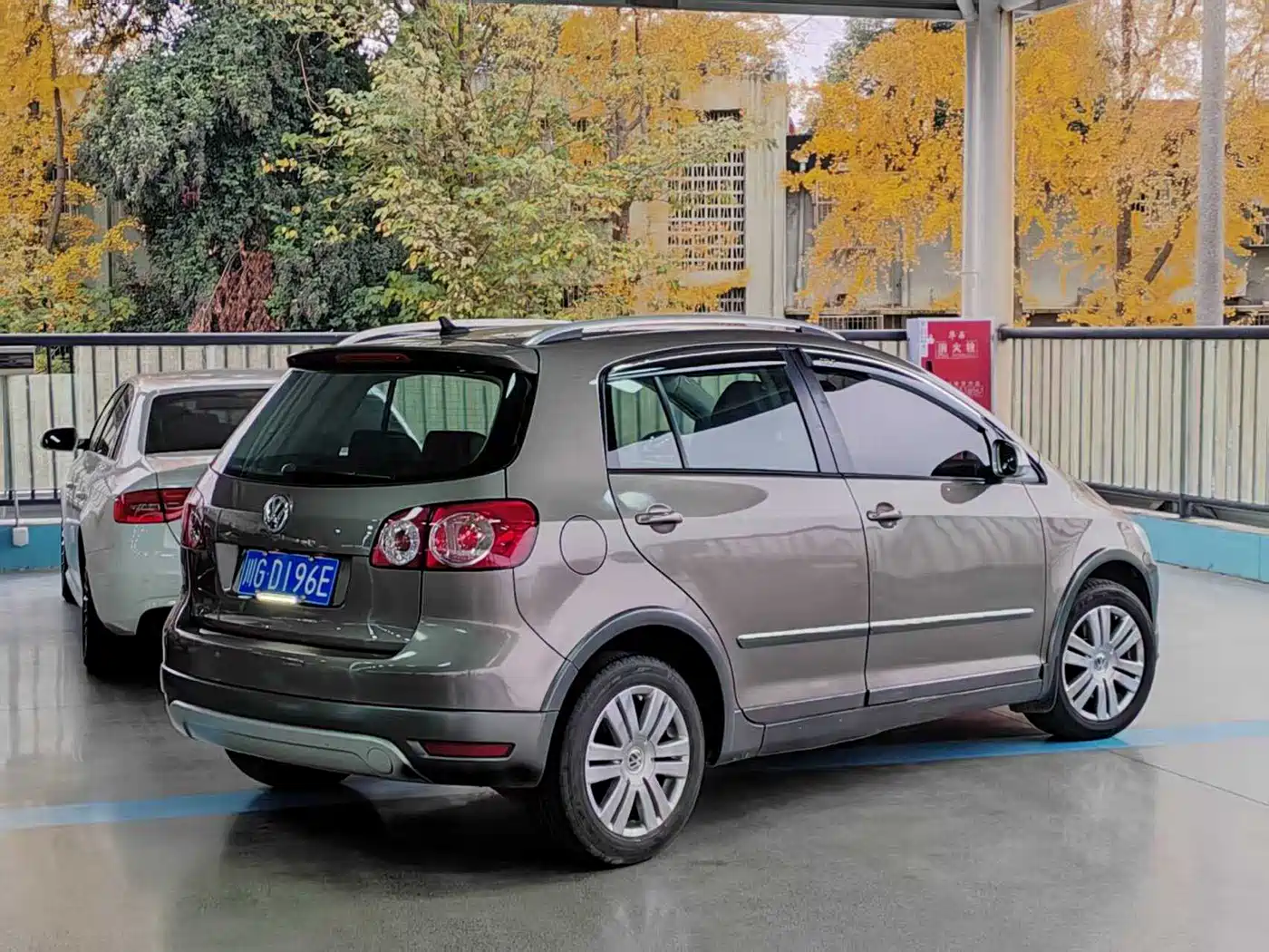 Volkswagen Golf (Import) 2011 1.4TSI Cross Golf фото 8