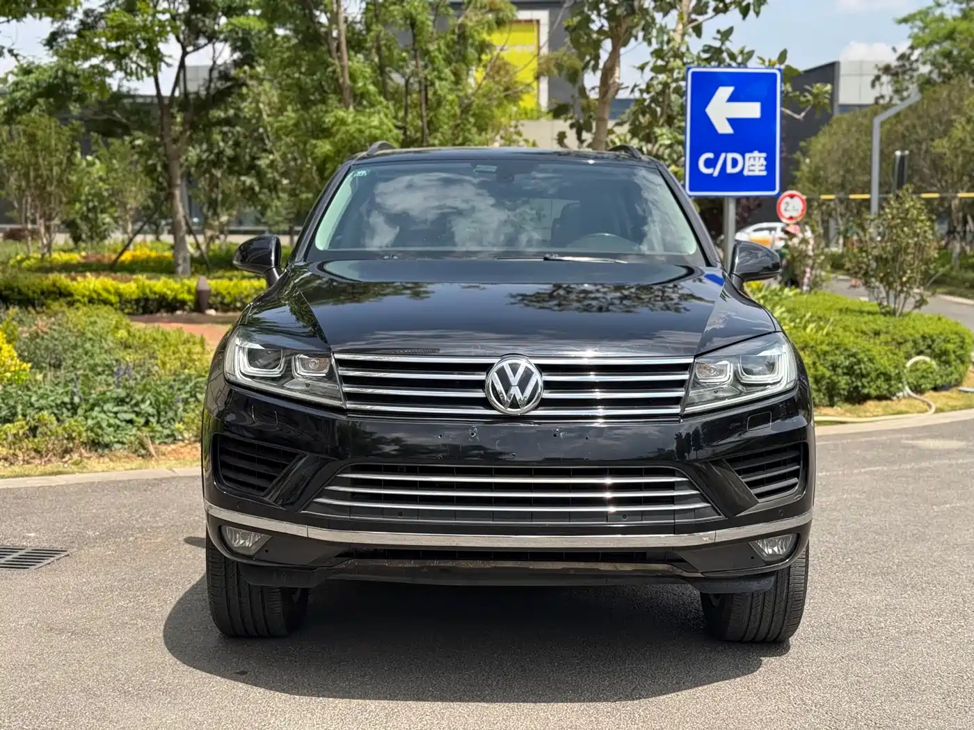 VOLKSWAGEN TOUAREG