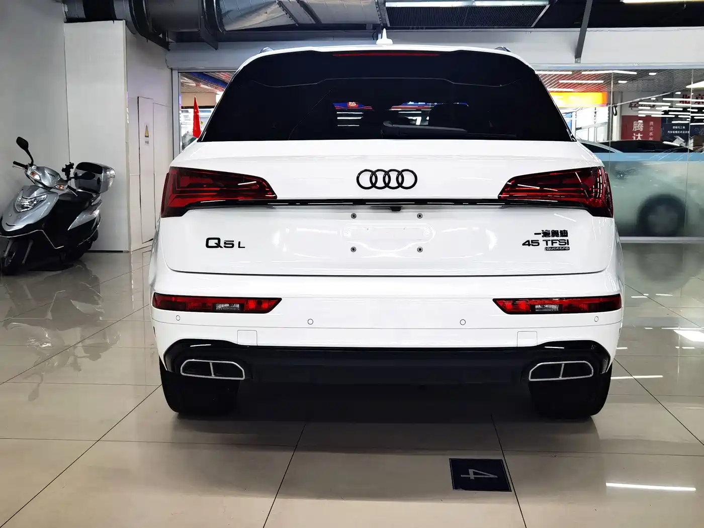 Photo 5 - Audi Q5L