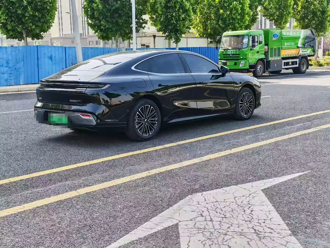 Geely Galaxy Galaxy Xingyao 8 2025 130km EM-i Premium Edition фото 4