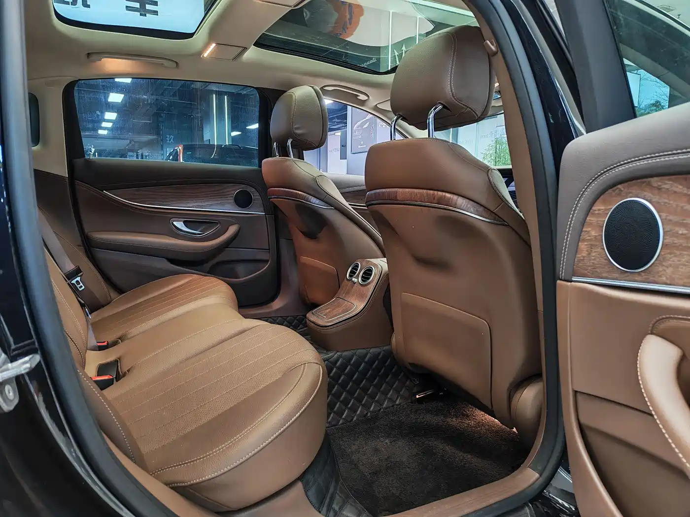 Mercedes-Benz E-Class 2023 E 300 L Fashion фото 15