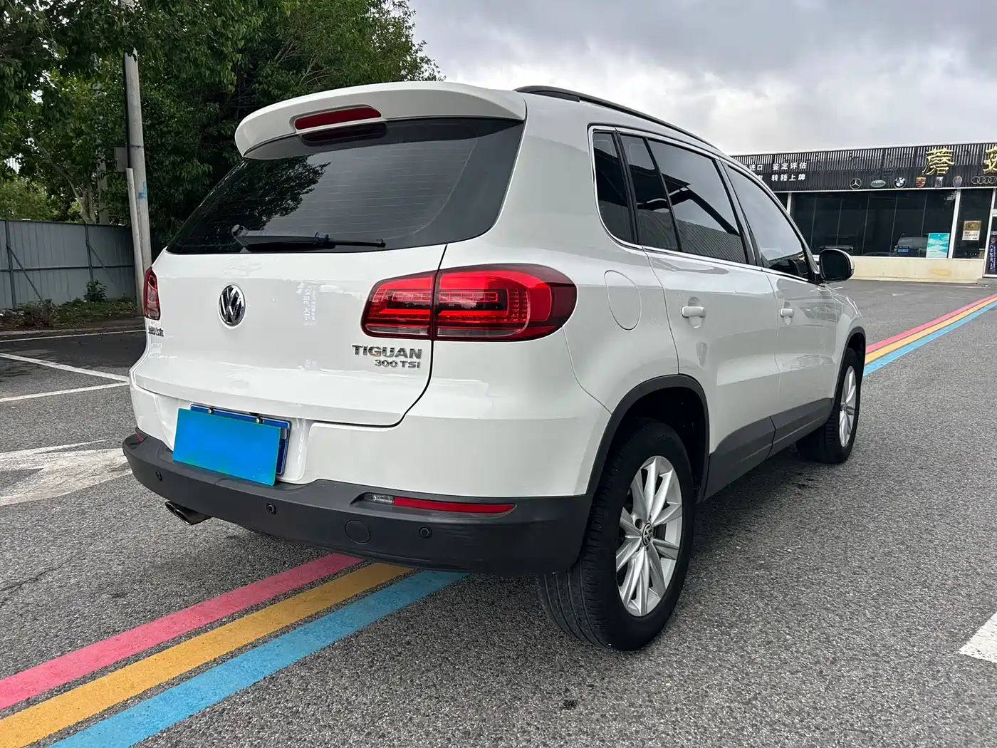 VOLKSWAGEN TIGUAN