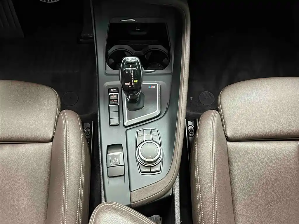 BMW X1 2022 sDrive20Li Fashion фото 6