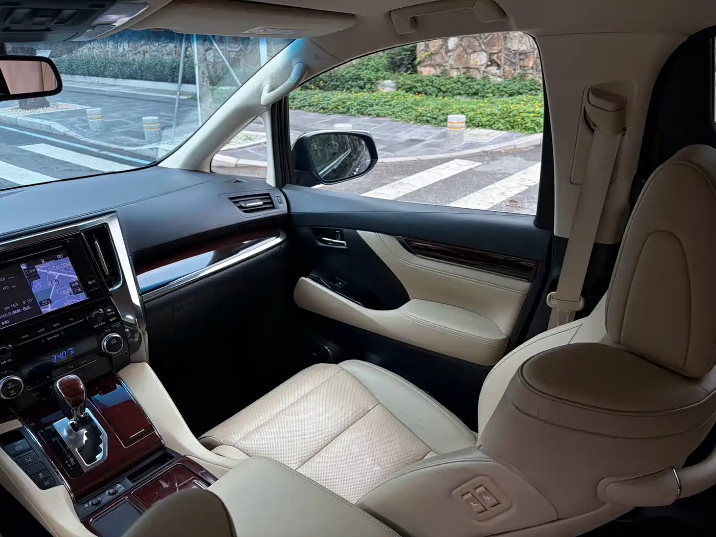 Toyota Alphard 2018 3.5L Luxury фото 7
