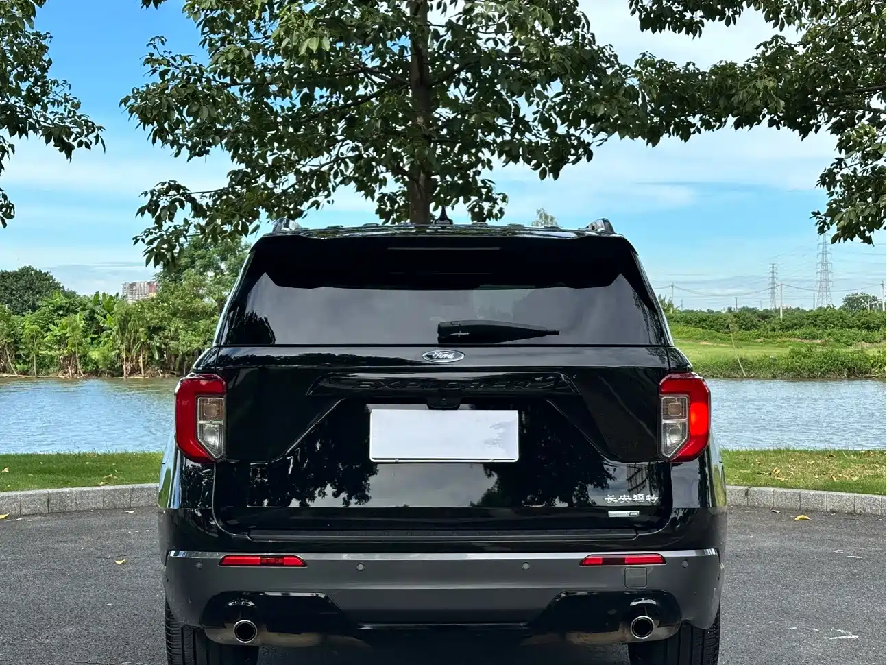 Фото 7 - Ford Explorer