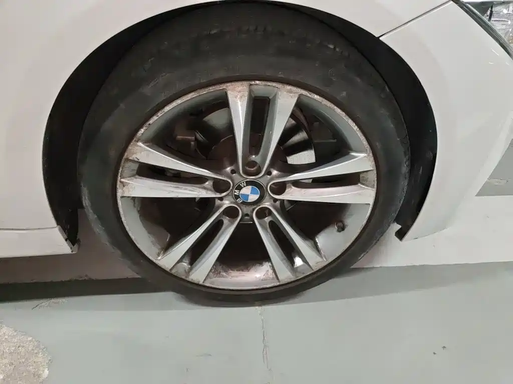 Photo 8 - BMW 3 Series