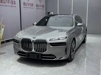 BMW i7