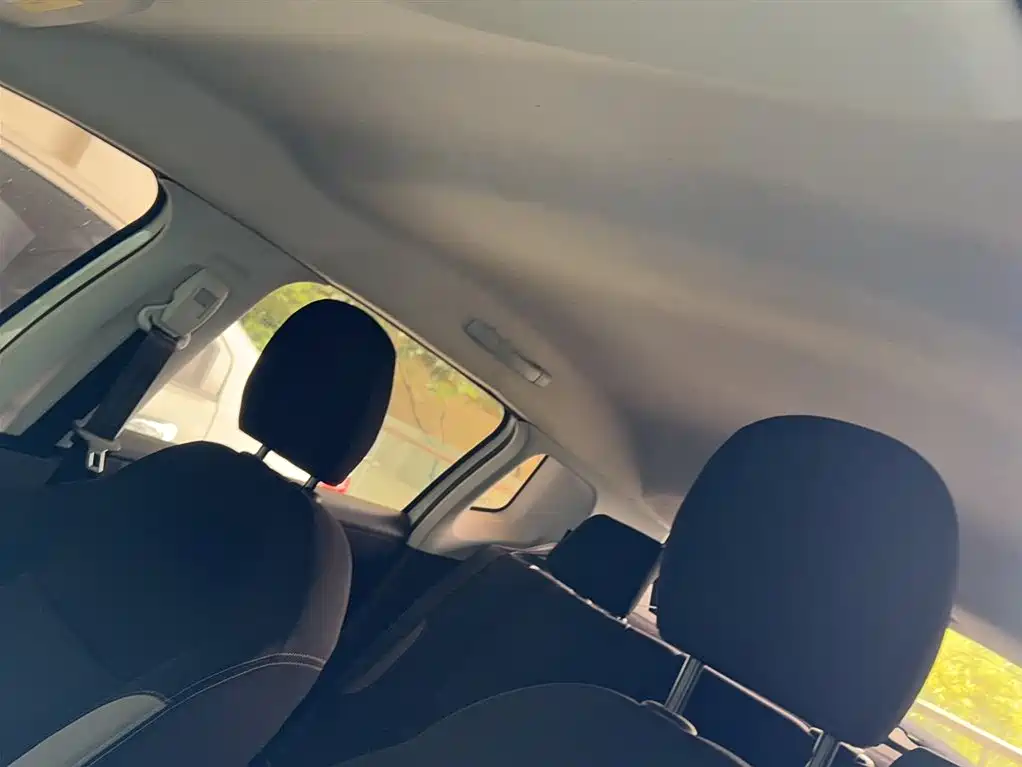 Peugeot 2008 2014 1.6L Automatic Trend Edition фото 17