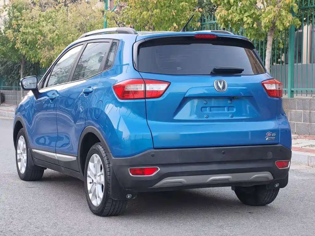 Фото 8 - Changan CS15