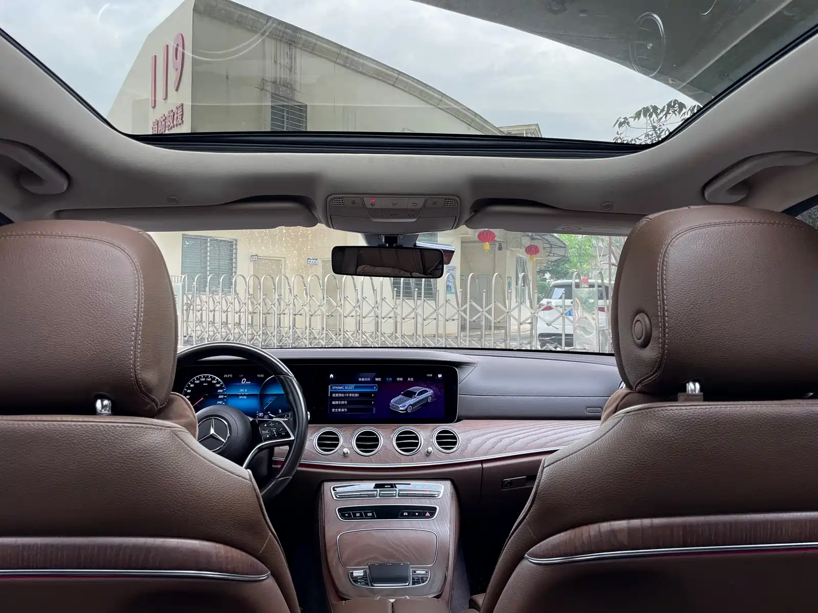 Фото 29 - Mercedes-Benz E-Class