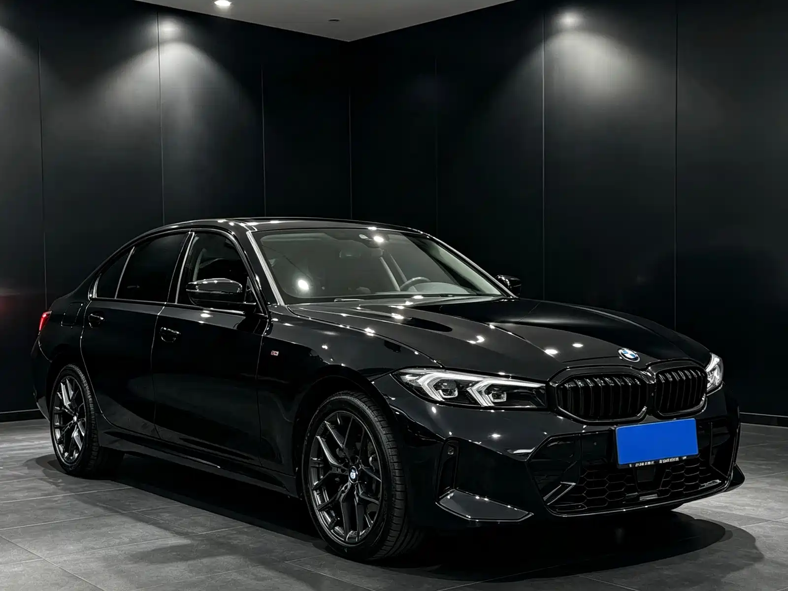 Photo 3 - BMW 3 Series