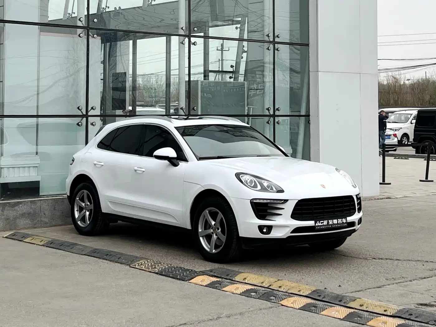 Porsche Macan 2017 Macan 2.0T фото 3