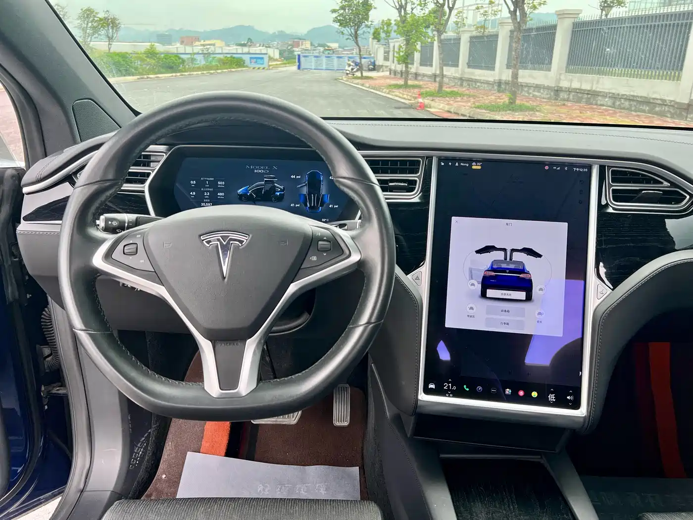TESLA MODEL X