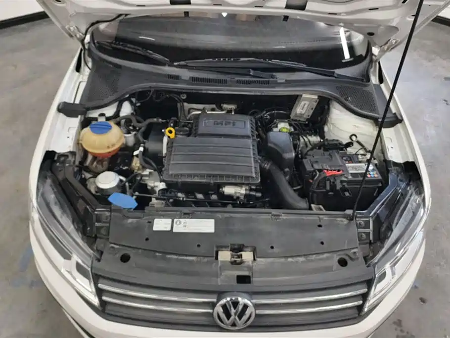VOLKSWAGEN SANTANA
