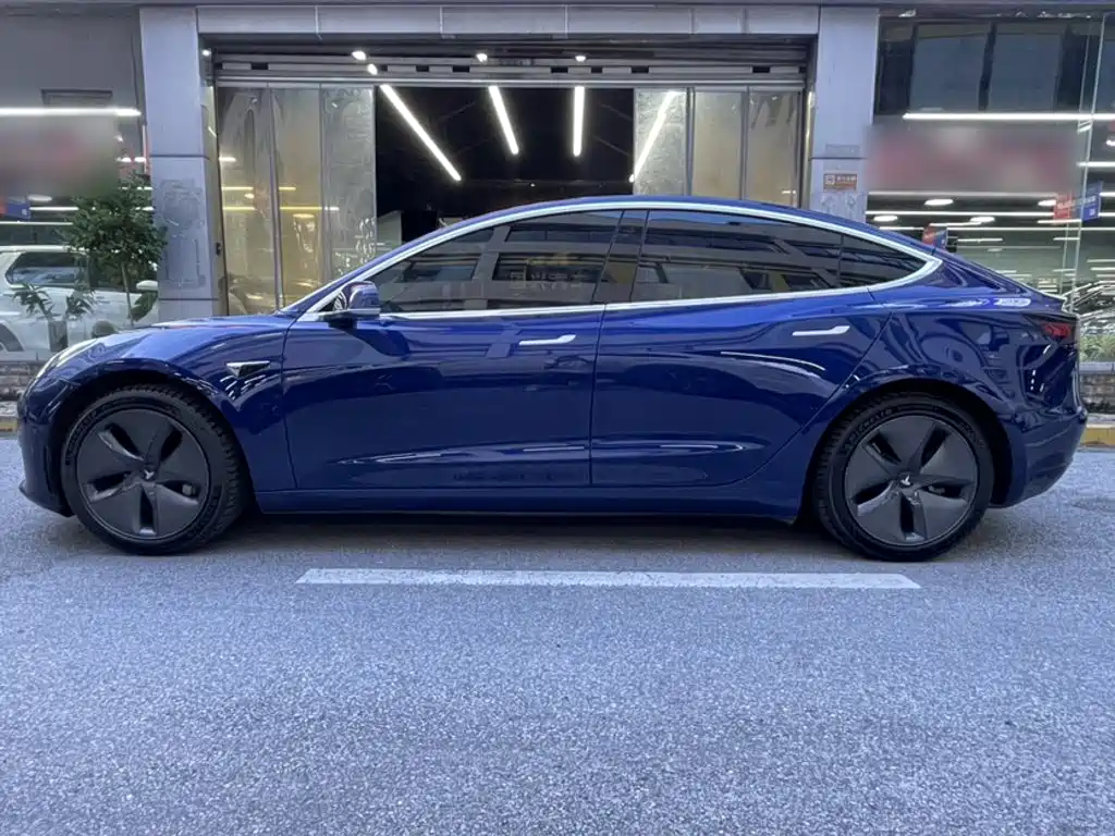 Фото 22 - Tesla Model 3