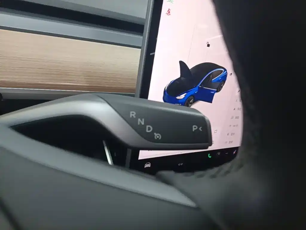 Фото 6 - Tesla Model 3