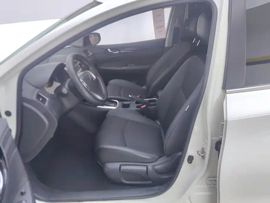 Фото 9 - Nissan Tiida