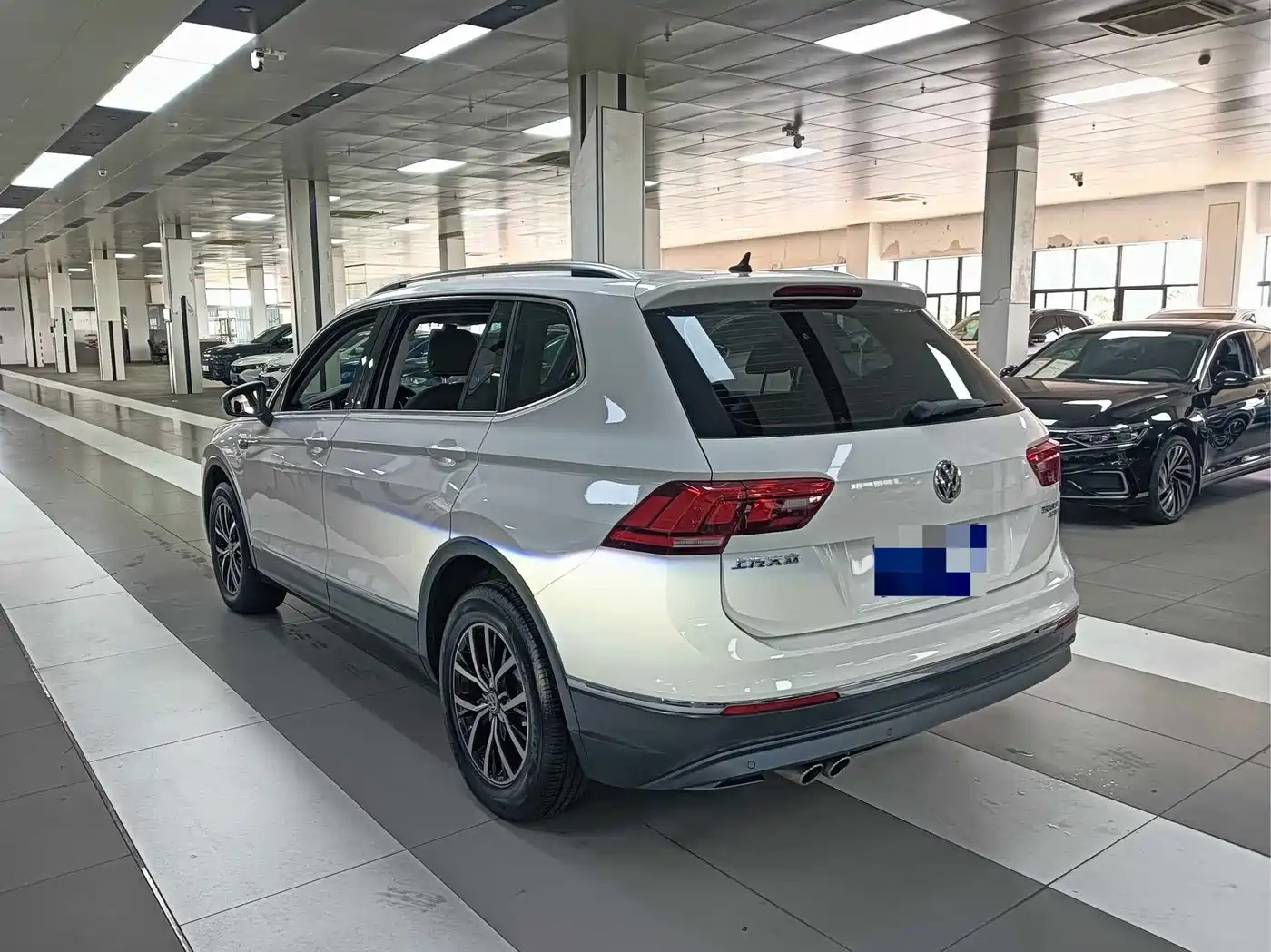 Фото 13 - Volkswagen Tiguan L