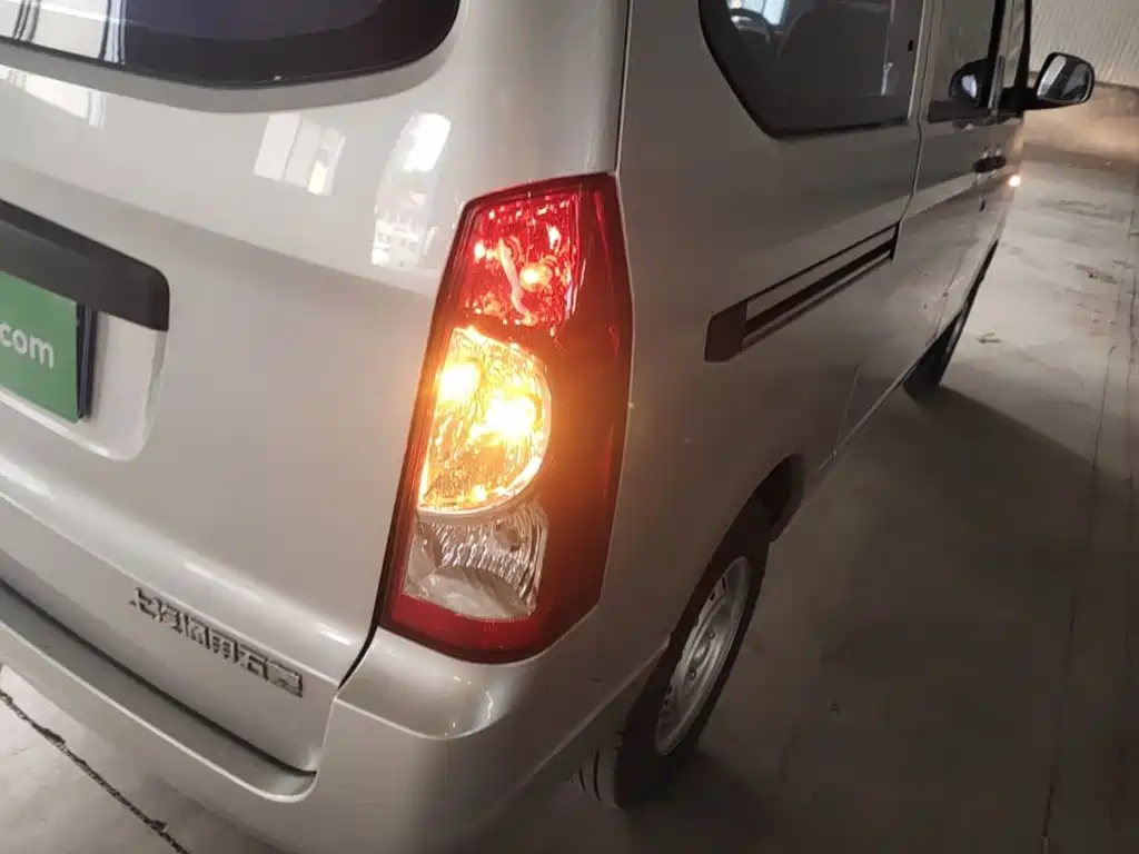 Wuling Motors Wuling Rongguang S 2022 2021 Model 1.2L Basic 7-Seater LSI