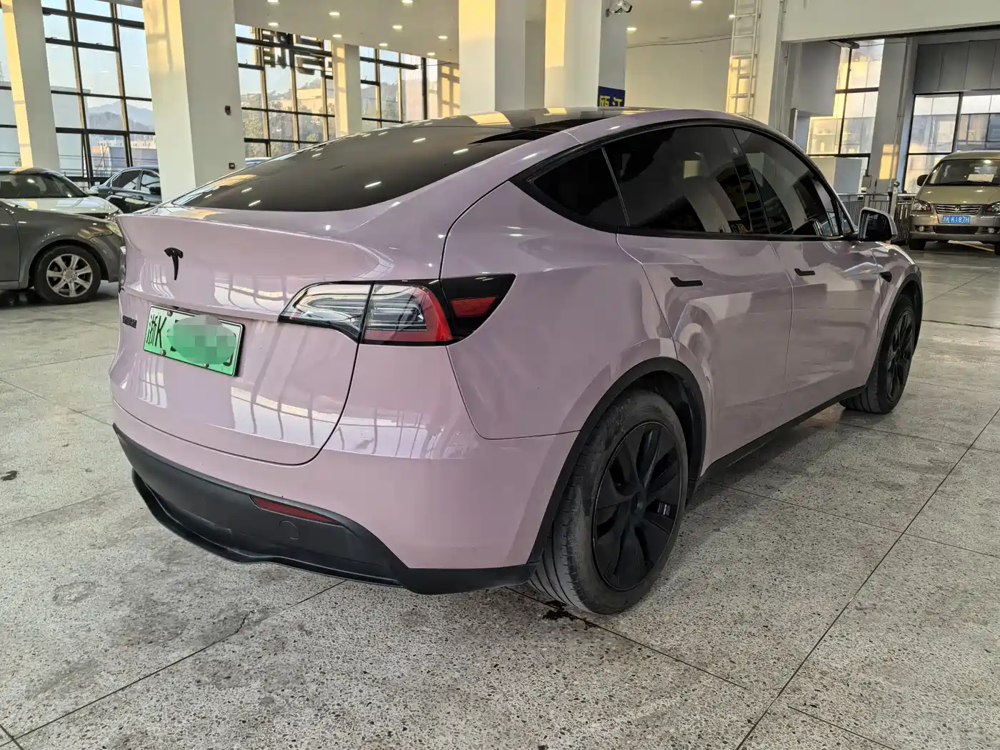 TESLA MODEL Y