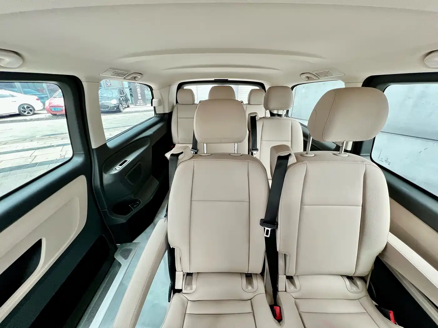 Mercedes-Benz Vito 2023 2.0T Elite 9-Seater фото 12