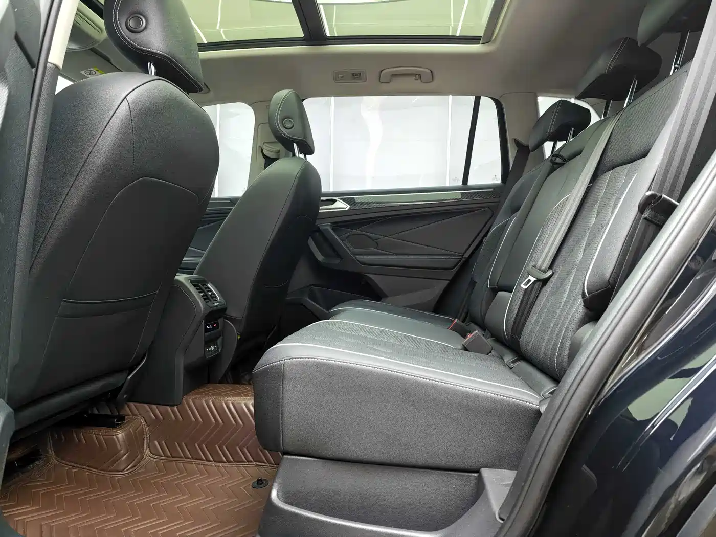 Volkswagen Tiguan L 2023 330TSI Auto 2WD R-Line Premium Edition фото 15