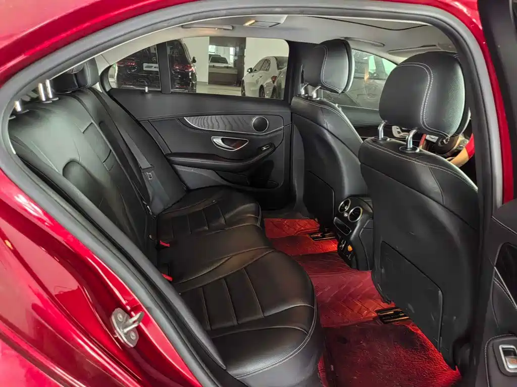 Фото 10 - Mercedes-Benz C-Class