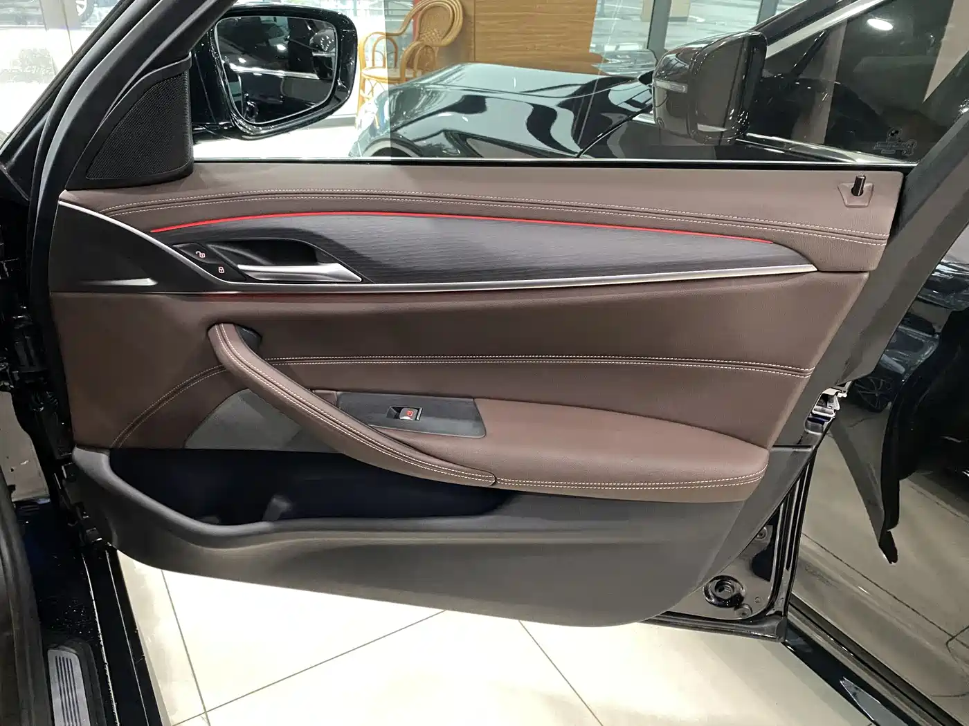 BMW 5 Series 2021 530Li Leading M Sport Package фото 13