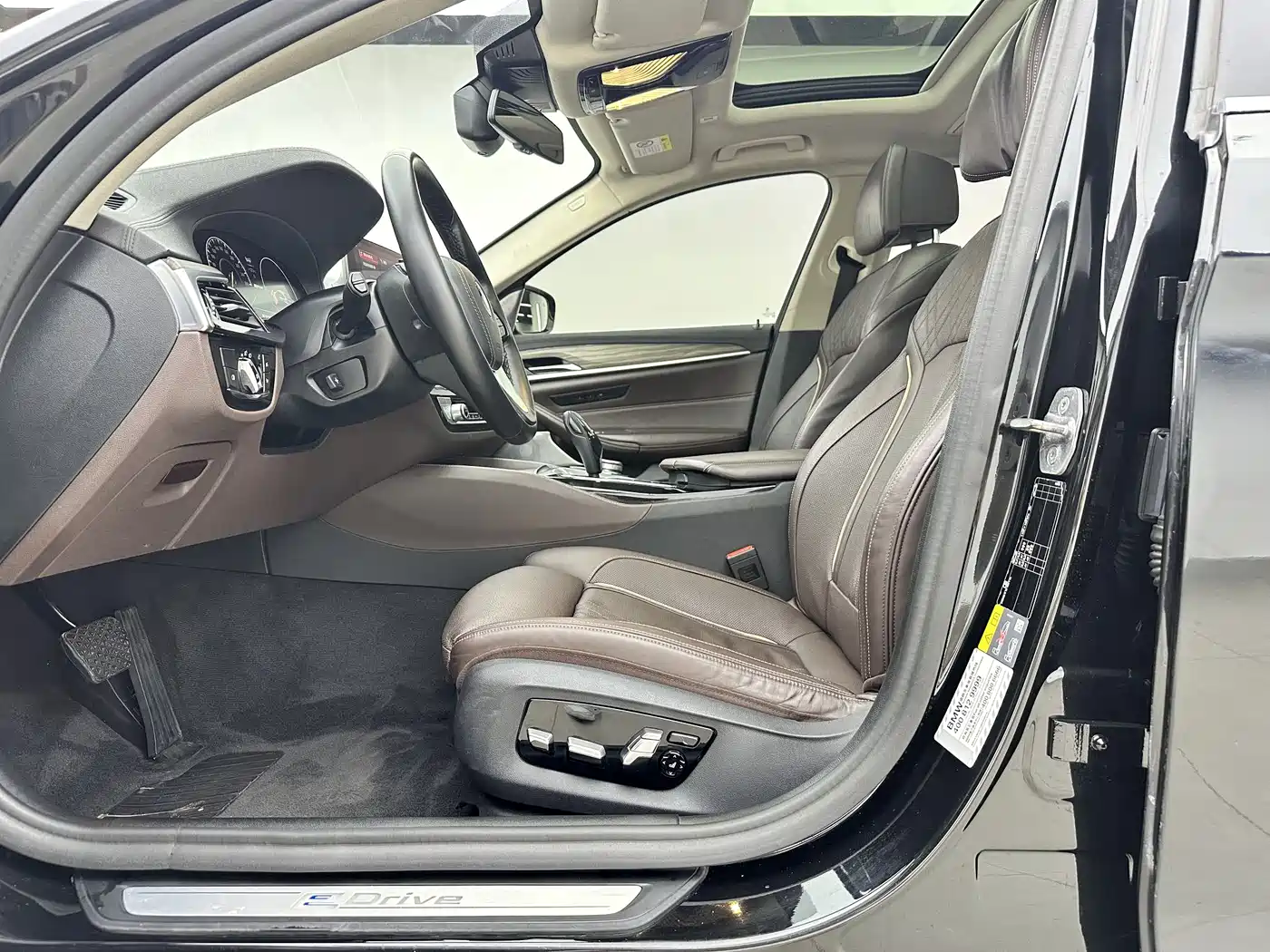 BMW 5 Series New Energy 2019 Facelift 530Le Pioneer Edition фото 13