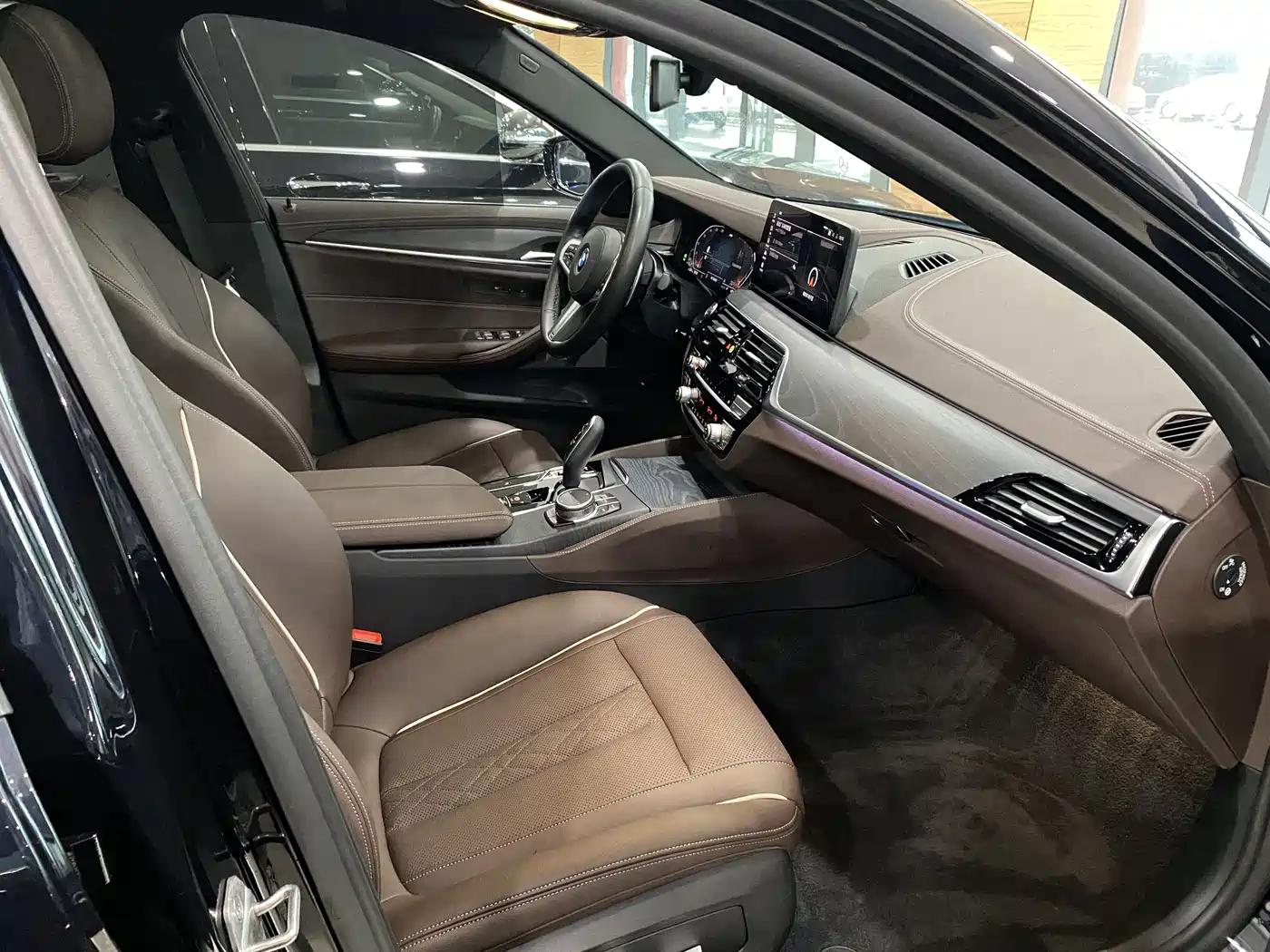 BMW 5 Series 2021 530Li Leading M Sport Package фото 12