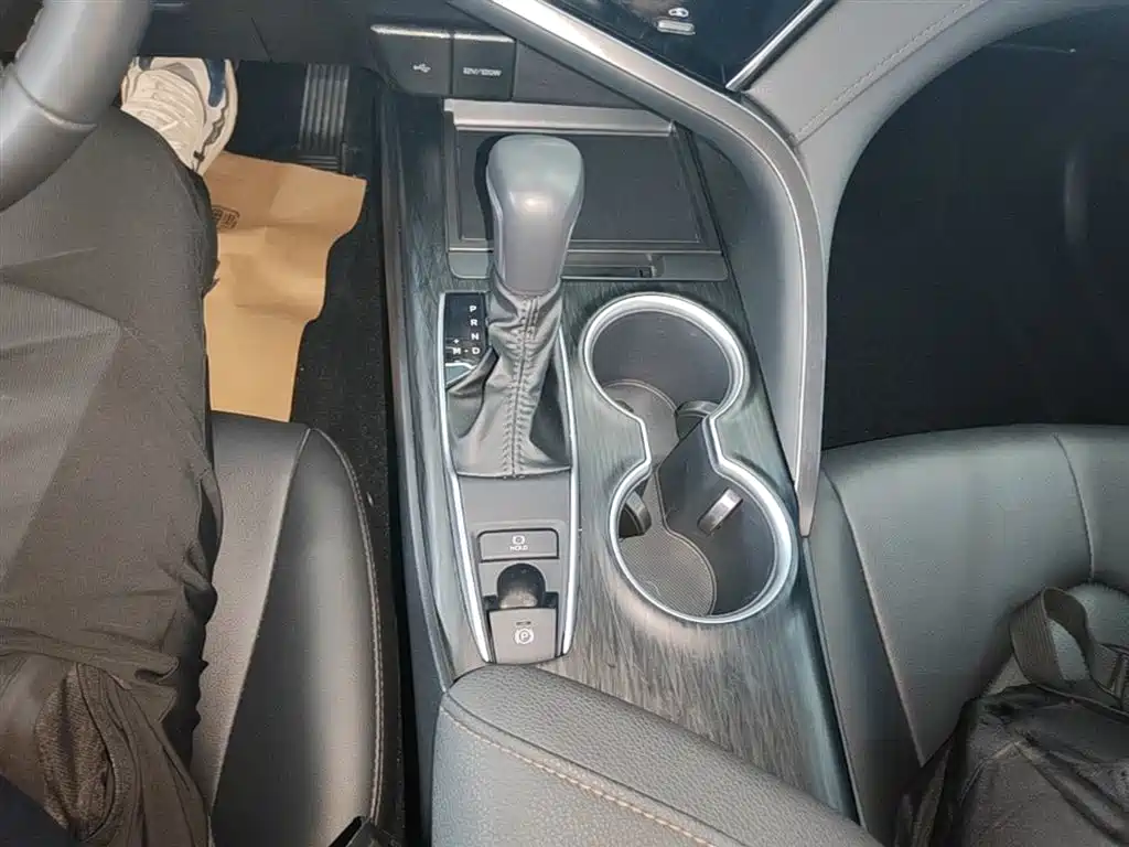 Toyota Camry 2023 2.0G Luxury Edition фото 14