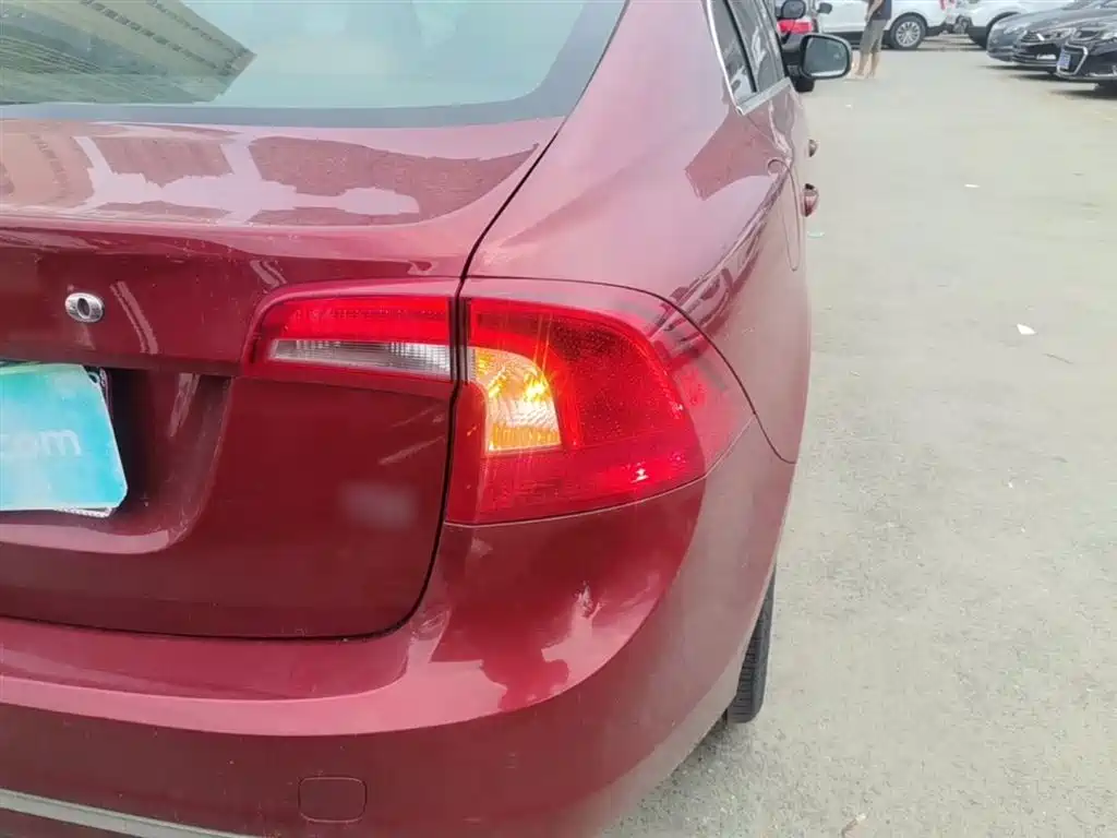 Фото 8 - Volvo S60