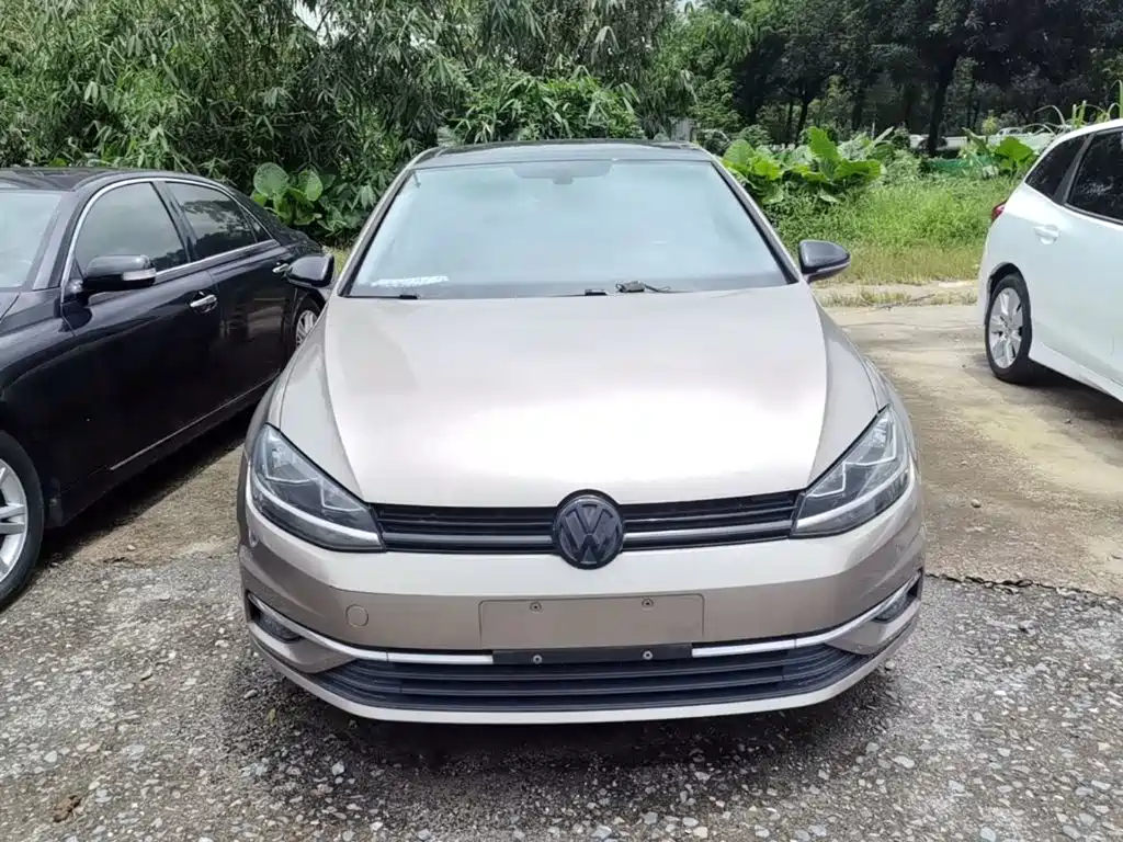 Photo 3 - Volkswagen Golf