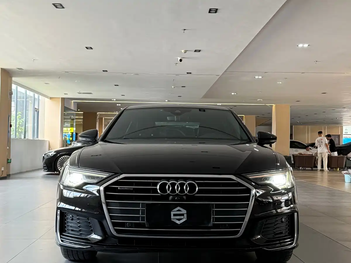 Фото 1 - Audi A6L