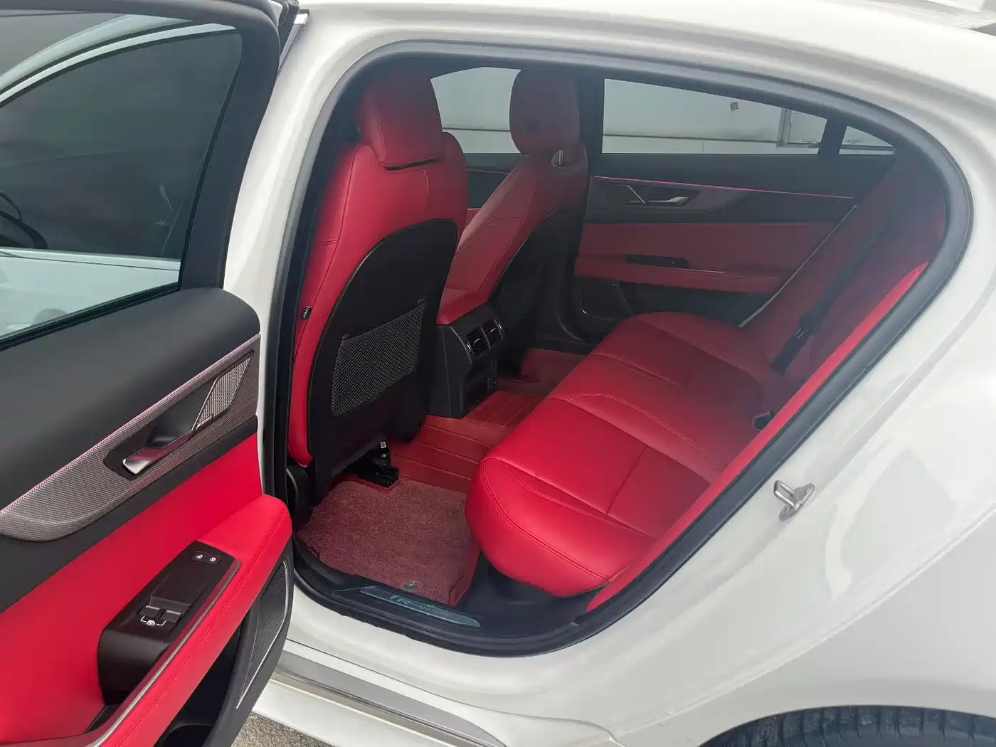 Jaguar XEL 2024 2024 Model 2.0T 250PS R-DYNAMIC S Progressive Sport Edition