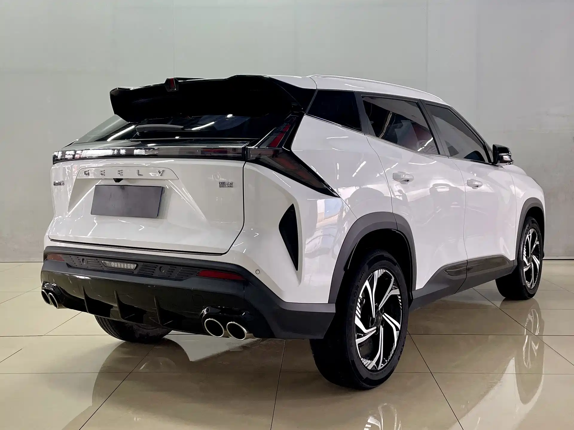 Фото 6 - Geely Atlas