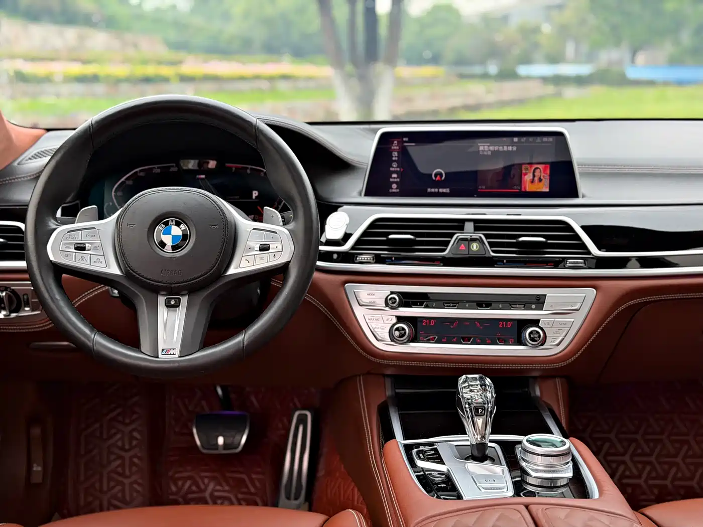 BMW 7 Series 2019 Facelift 740Li xDrive Executive M Sport Package фото 8