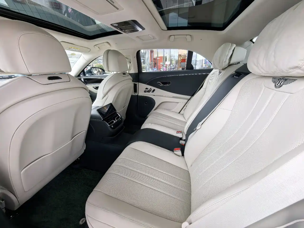 Bentley Flying Spur Plug-in Hybrid 2026 2026 Model 4.0T V8 Standard Edition