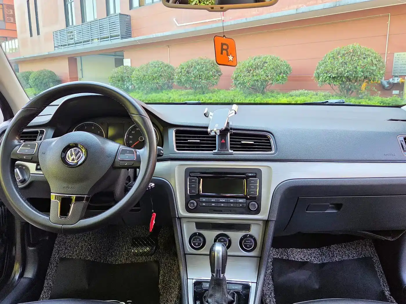 Volkswagen Lavida 2013 1.6L Automatic Luxury Edition фото 6